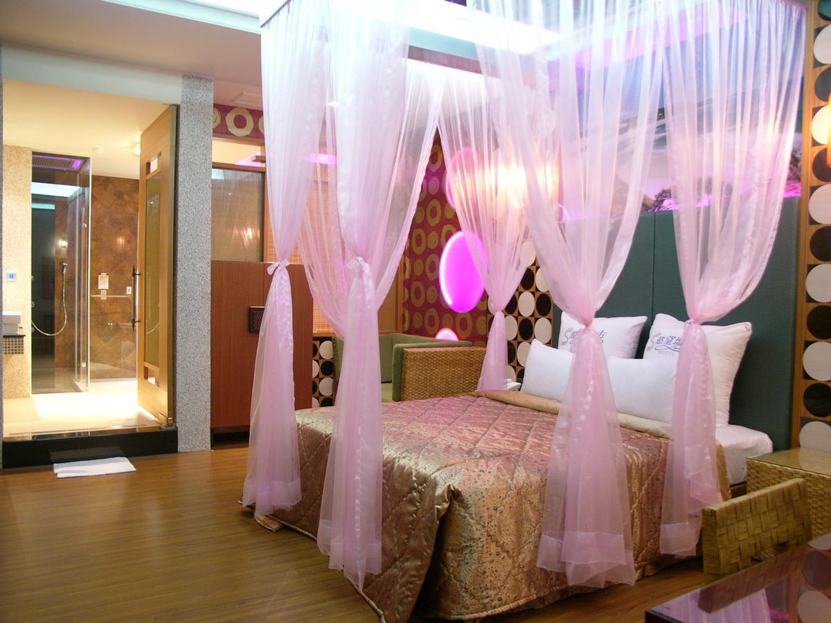 Sexy City Motel Tainan Extérieur photo