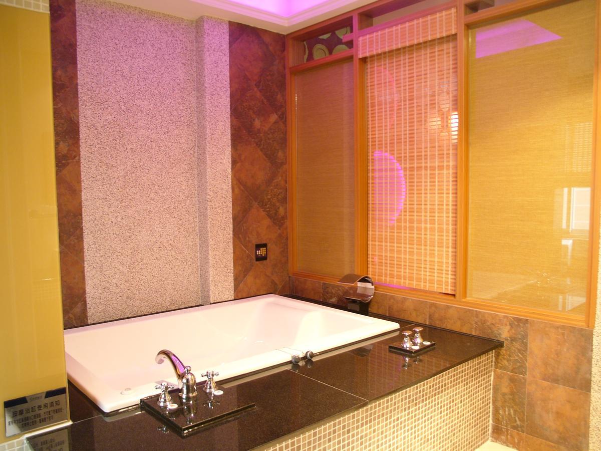 Sexy City Motel Tainan Extérieur photo